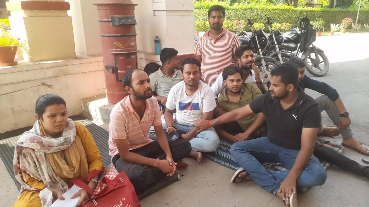 Students protest continues for the 18th day in Kashi Hindu University, demanding amendment in PhD manual