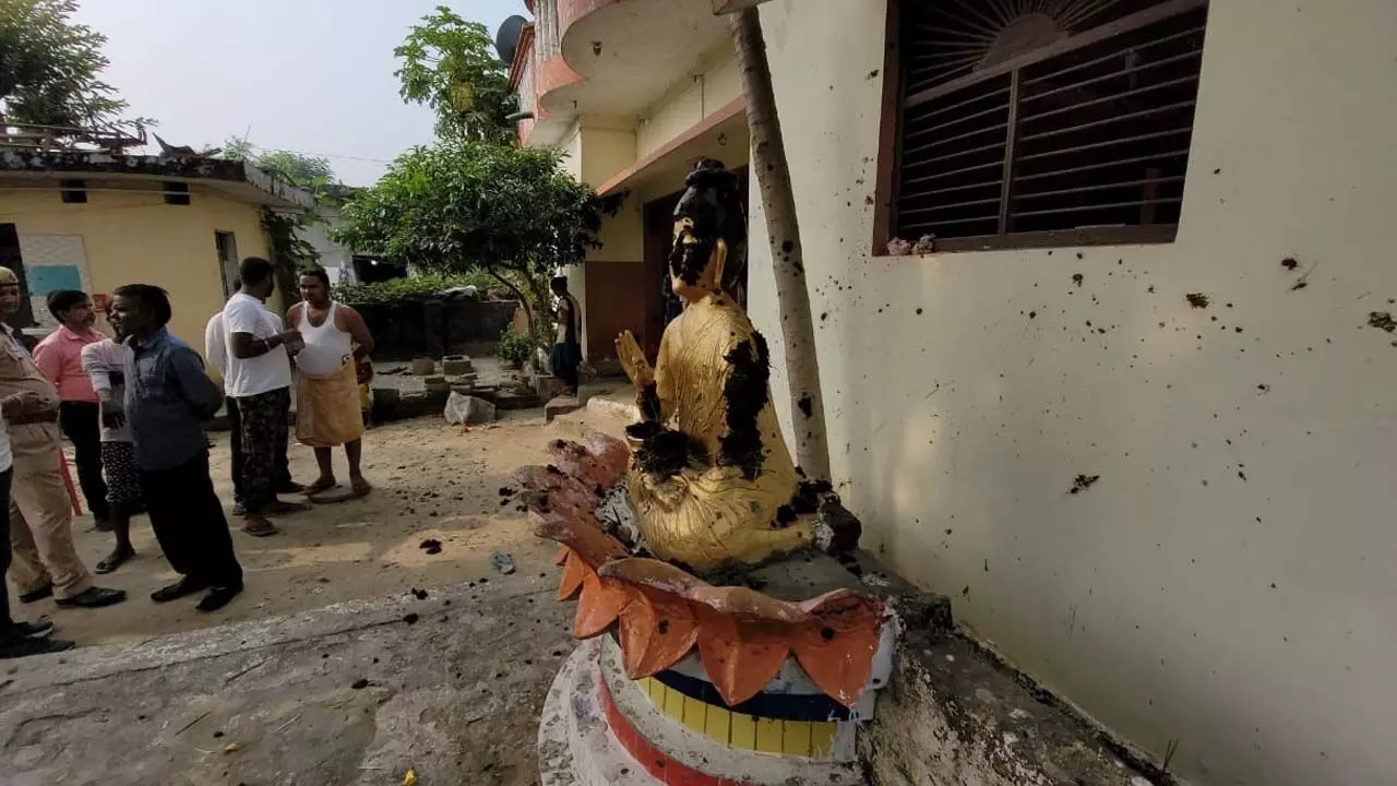 Attempt to spread religious frenzy by damaging the statue of Lord Buddha, throwing mud and dung in Siddharthnagar