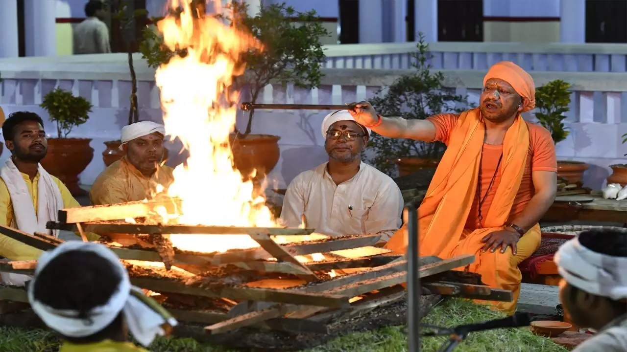 CM Yogi performed Havan by worshiping Mahanisha as per the rituals in Gorakhpur