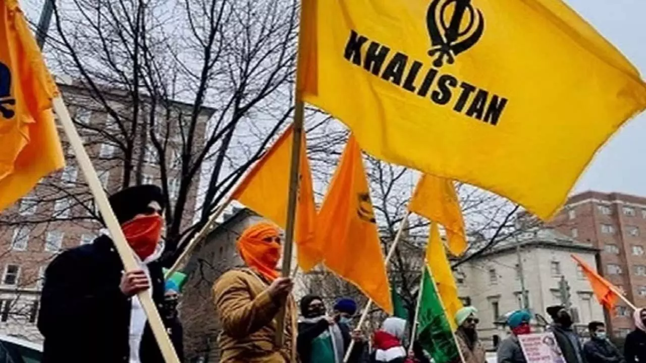 Khalistan supporters in Canada insulted the tricolor, raised slogans at the Indian Embassy