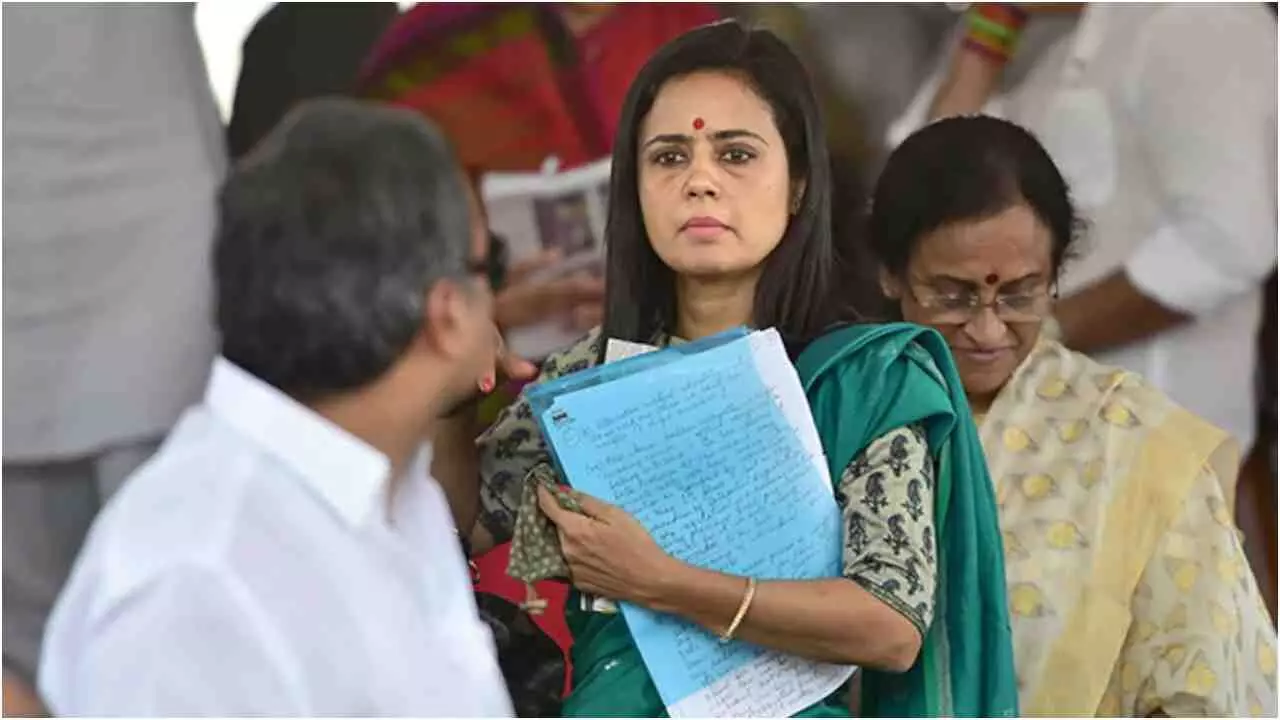 Mahua Moitra: टीएमसी सांसद महुआ की बढ़ी मुश्किलें, मोइत्रा की मांग को एथिक्स कमेटी ने किया खारिज, दो नवंबर को पेश होने का आदेश