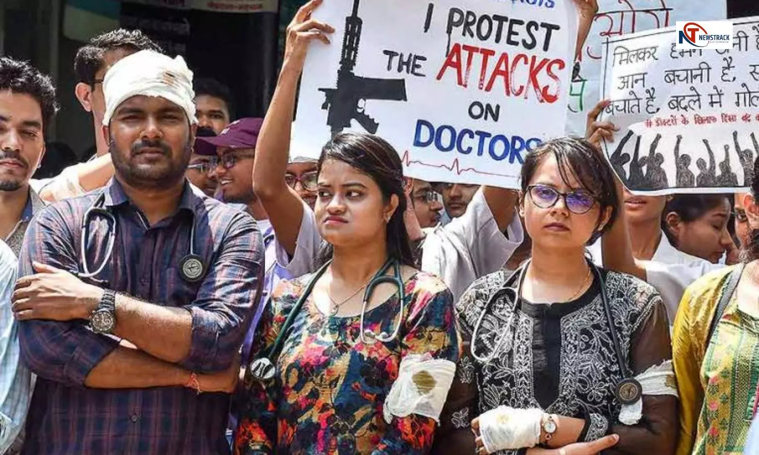 Doctors Protesting at Delhi Raj Ghat