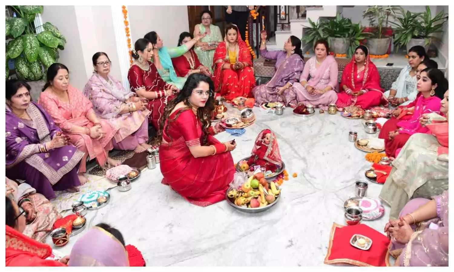 Married women looked at the moon and prayed for the long life of husbands