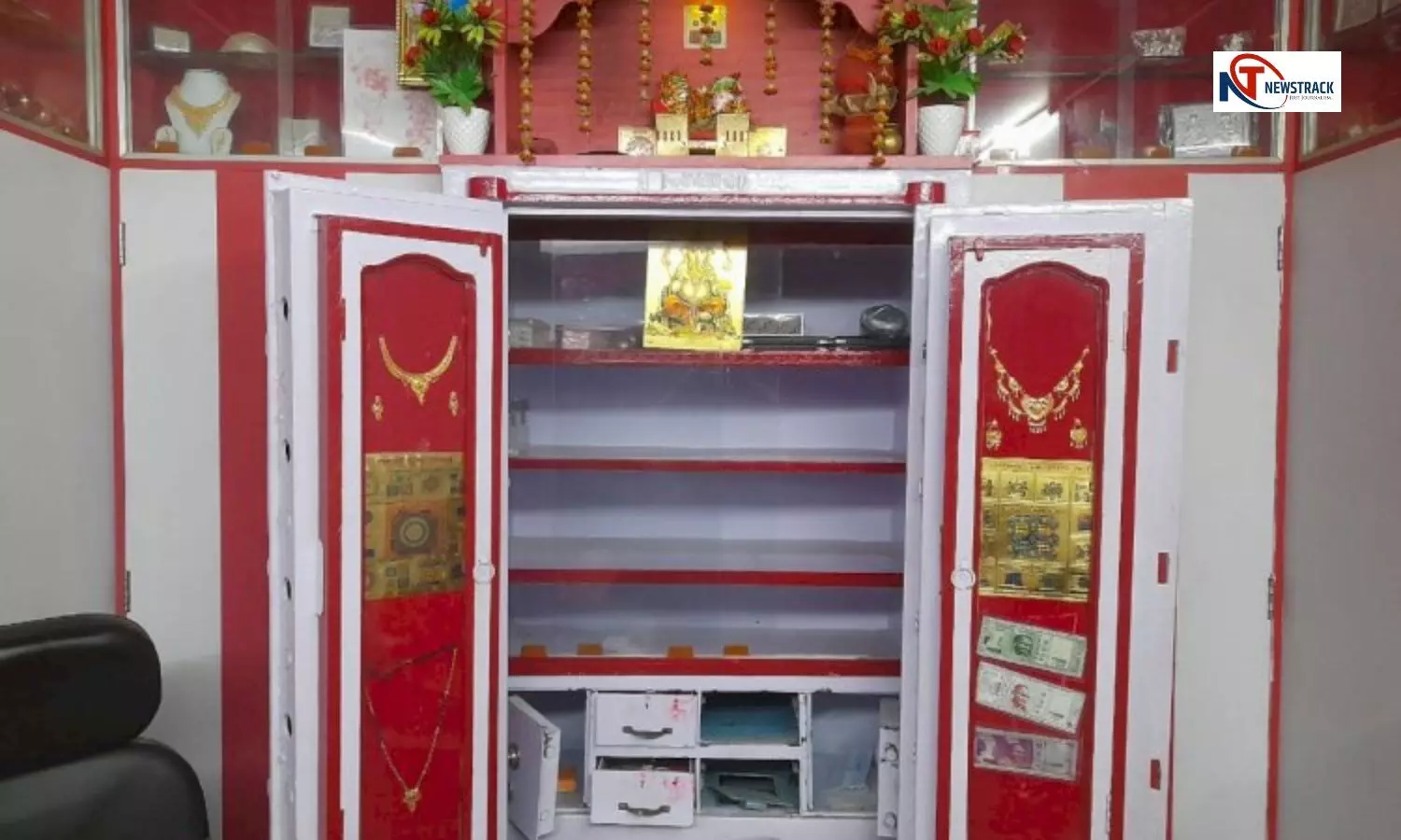 Kushinagar Jeweler Shop Chori