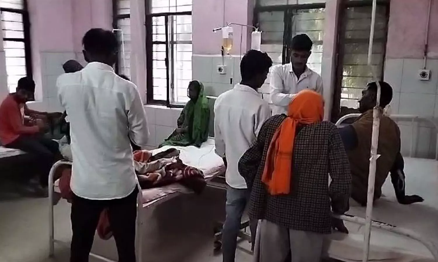 Unnao News: खेत में काम करते हुए एचटी लाइन की चपेट में आया किसान, गंभीर रूप से झुलसा