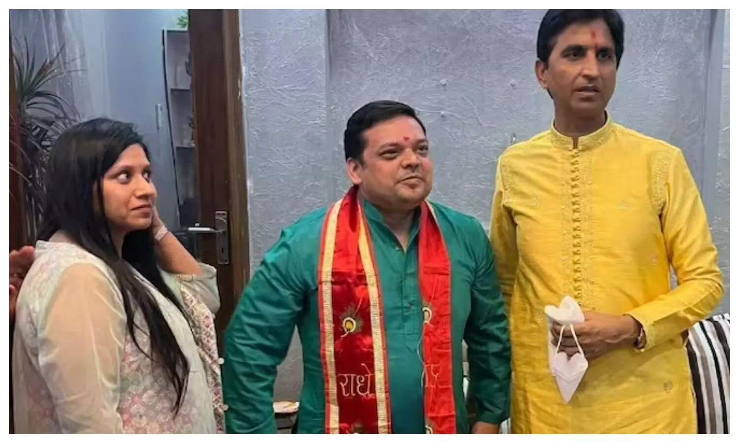 Kavi Kumar Vishwas, Dr. Pallav Bajpayee