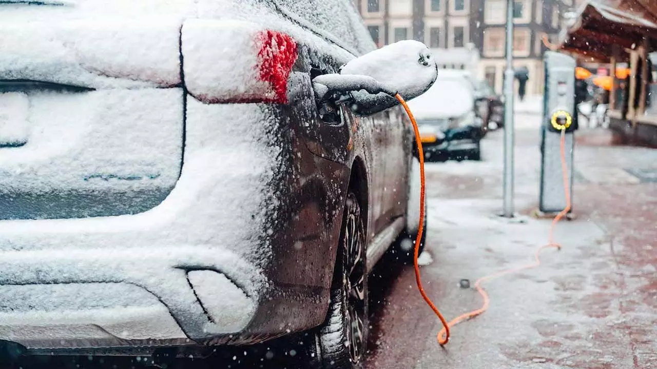 Electric Car Care In Winter: ठंड के मौसम में कुछ इस तरह रखें अपनी इलेक्ट्रिक कार का ध्यान, नहीं होना पड़ेगा बार- बार परेशान