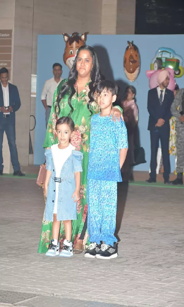 arpita Sharma with kids at Isha Ambani’s twins 1st birthday