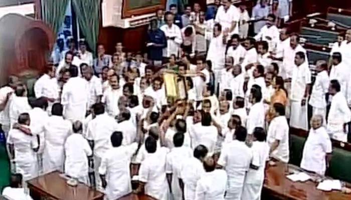 तमिलनाडु: पलानीसामी ने 122 विधायकों के समर्थन से जीता विश्वास मत, कुर्सी सुरक्षित