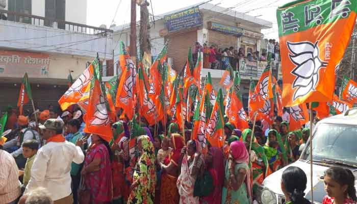 LIVE: अमित शाह का रोड शो शुरू, कहा- BJP सरकार बनने पर UP में गुंडे-माफियाओं की खैर नहीं