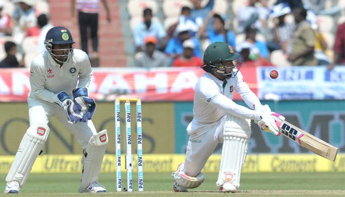 टेस्ट क्रिकेट: पहली पारी में लड़खड़ाया बांग्लादेश, तीसरे दिन तक 6 विकेट पर बनाये 322 रन