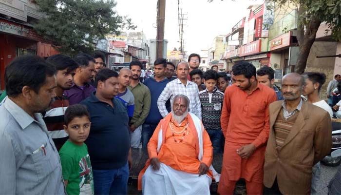 शहर का माहौल बिगाडने का प्रयास, बालाजी मंदिर के द्वार पर मांस मिलने के बाद हंगामा