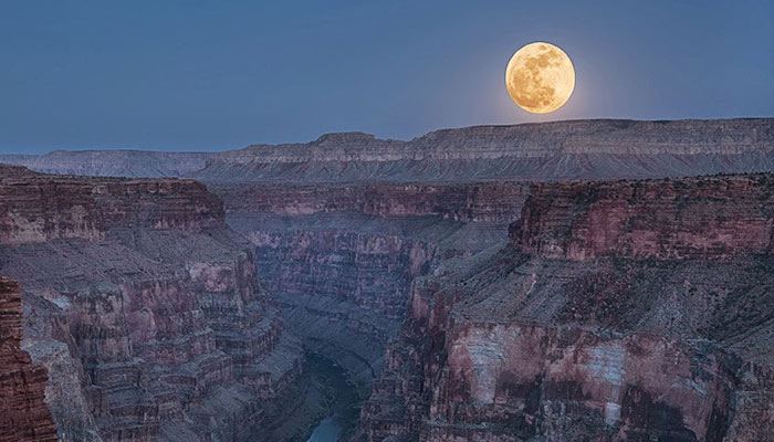 सदी का सबसे बड़ा चंद्रगहण, जानिए आपकी राशि पर क्या पड़ेगा प्रभाव