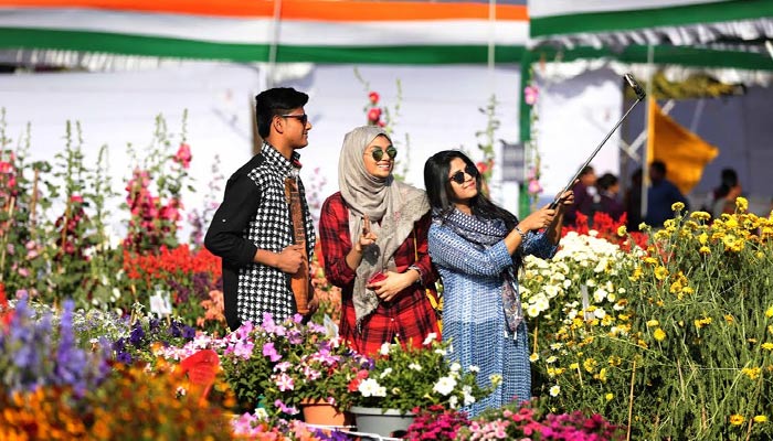 PHOTOS: राजभवन में आयोजित हुई पुष्प प्रदर्शनी, मुख्य सचिव ने किया शुभारंभ