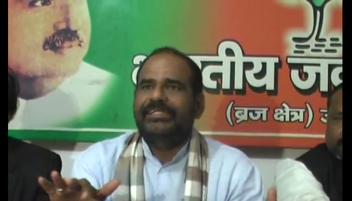 VIDEO: चुनावी मौसम में हमलावर हुए BJP MP रमेश विधूड़ी, सपा-कांग्रेस के साथ-साथ मायावती पर भी कसे तंज