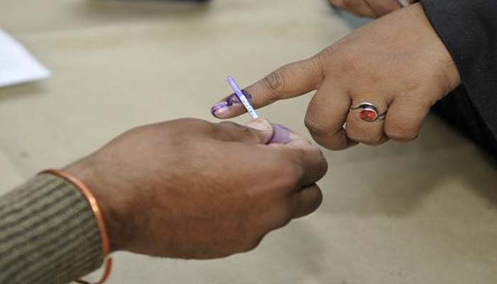 चौथे चरण में 60.37 फीसद हुआ मतदान, महोबा में सपा-बसपा समर्थकों में झड़प