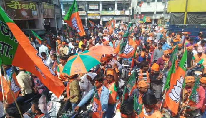 UP Election Result LIVE: मोदी की जबरदस्त लहर से बन रहा रिकॉर्ड, BJP की ट्रिपल सेंचुरी