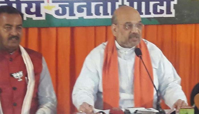 शाह ने कहा-गायत्री को गिरफ्तार कराएं CM, वरना 11 मार्च को पाताल से खोज निकालेगी BJP