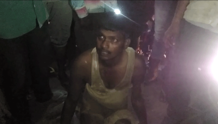 गंगा में नाव हादसा, दो दर्जन लोगों को बचाया गया, लापता की तलाश जारी