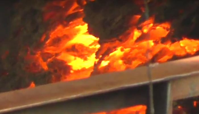प्लाईवुड फैक्ट्री में शॉर्ट सर्किट के चलते आग, करीब 50 लाख का सामान जलकर खाक