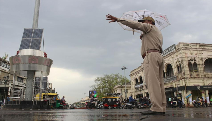 राजधानी में मौसम ने ली अंगड़ाई, गर्म चुनावी माहौल को ठंडा करने आई बरसात