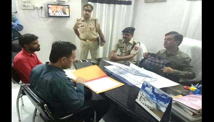 चेकिंग के दौरान पुलिस ने पकडे 1.08 करोड़ रुपए, खुद को बताया फाइनेंस कंपनी का अधिकारी