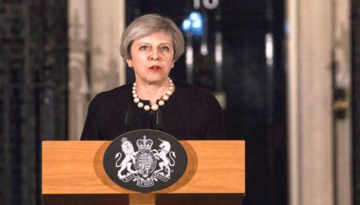 लंदन हमला: ब्रिटिश PM थेरेसा मे ने कहा- ये देश ऐसे हमलों से डरने वाला नहीं