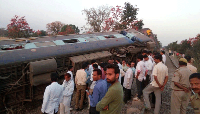 रेलवे की लापरवाही से हुआ बड़ा हादसा, महाकौशल एक्सप्रेस पटरी से उतरी, कई घायल