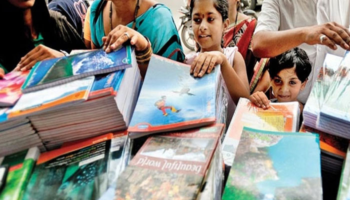CBSE की चेतावनी: स्कूल कैंपस में किताबें और यूनिफॉर्म न बेचें, रद्द हो सकती है मान्यता