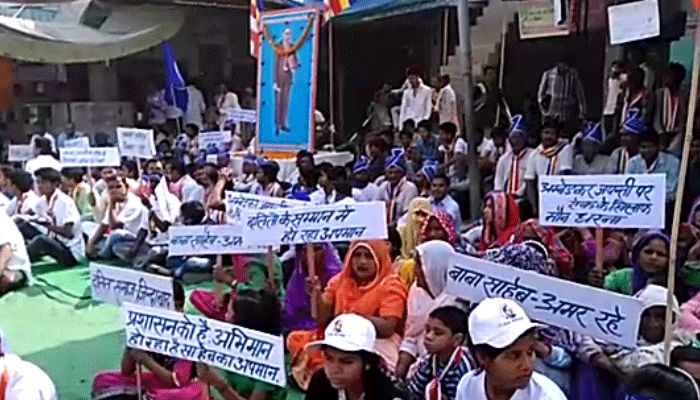 अंबेडकर जयंती के दिन दलितों का धरना, प्रशासन को दी धर्मपरिवर्तन की धमकी