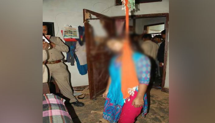 आखिर ऐसा क्या हुआ जब जलती चिता से लाश उठाकर ले गई पुलिस