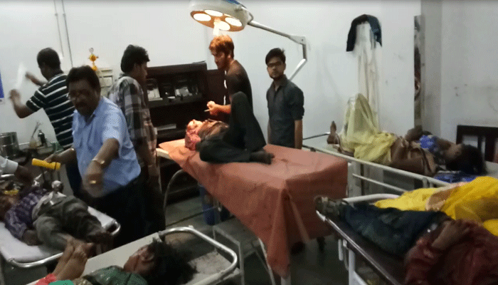 रामपुर: ट्रक-कार में भीषण टक्कर, हादसे में 7 लोगों की मौत, 6 घायल 