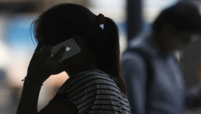 स्मार्टफोन के प्रति आपका अत्यधिक लगाव बच्चों के लिए खतरनाक