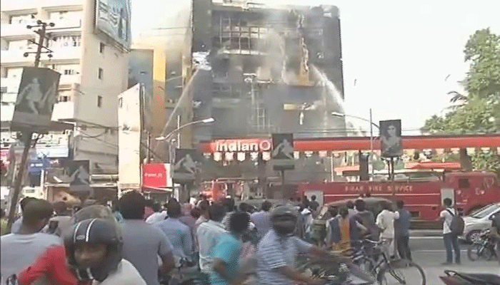 पटना के मॉल में लगी आग, दमकल की गाड़ियां मौके पर पहुंची, करोड़ों के नुकसान की आशंका