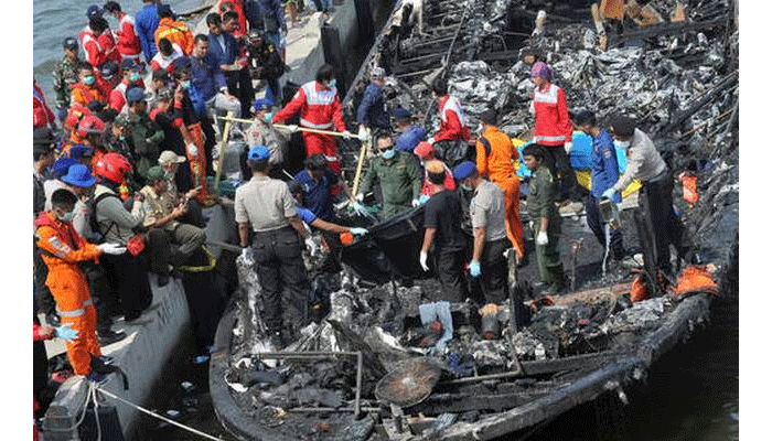 इंडोनेशिया की एक नौका में लगी आग, 5 की मौत, 137 को बचाया गया