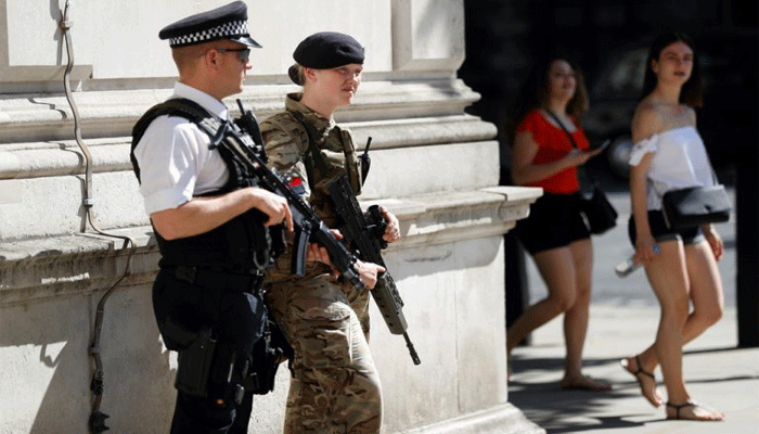 मैनचेस्टर टेररिस्ट अटैक: ब्रिटेन में आतंकवादी खतरे का स्तर नाजुक से हुआ गंभीर