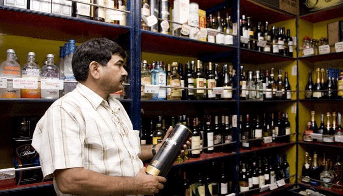 SC का आदेश, अब शराब विक्रेता 31 जुलाई तक अन्य राज्यों में दे सकते हैं स्टॉक
