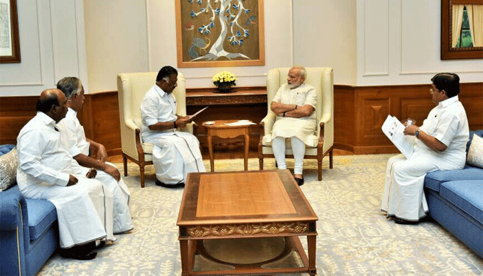 PM मोदी से मिले पन्नीरसेल्वम, AIADMK के दोनों धड़ों को मिलाने की कोशिश तेज