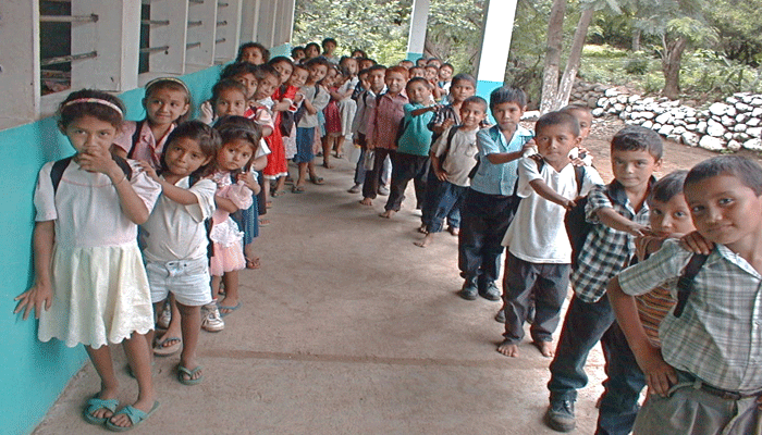 UP: CAG रिपोर्ट में खुलासा, BSP-SP सरकार में हर साल 20 लाख बच्चों ने छोड़ी पढ़ाई