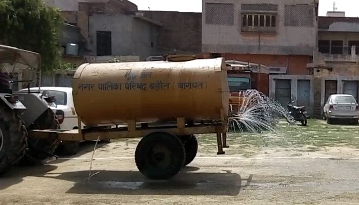 यहां पानी की एक एक बूंद को तरसते लोग, वहां मंत्री के स्वागत में बहाया हजारों लीटर साफ़ पानी