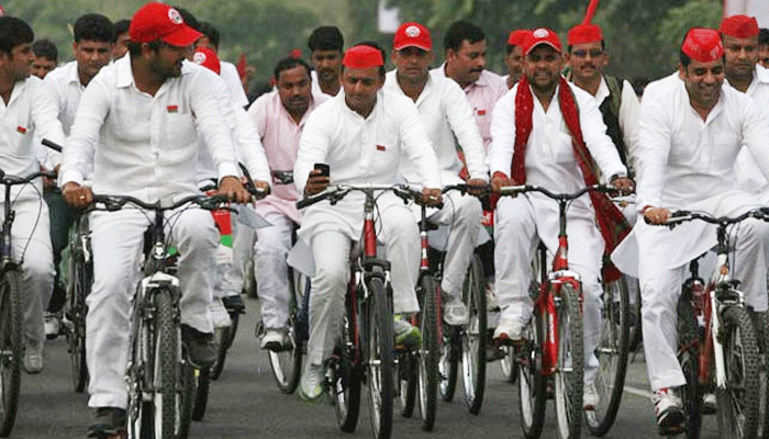 अखिलेश ने कहा- योग दिवस पर समाजवादी लोग चलाएं साइकिल