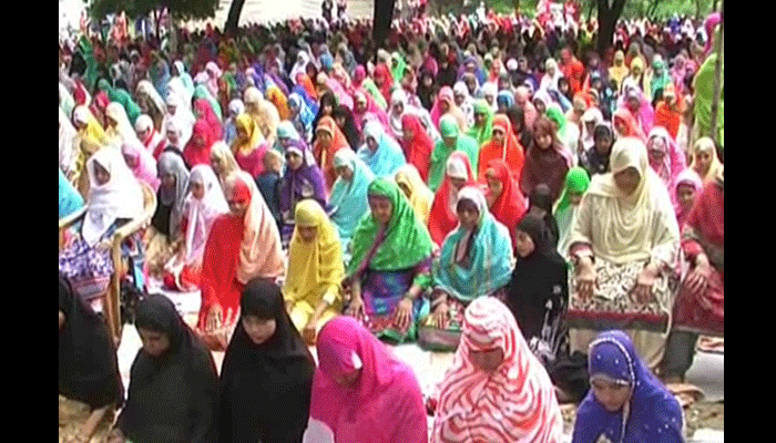 मुस्लिम महिलाओं ने ईदगाह में नमाज अदा कर मांगी देश में अमन-शांति के लिए दुआएं