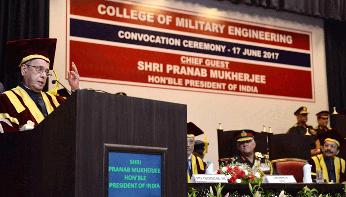 प्रेसिडेंट प्रणब मुखर्जी बोले- तेजी से बदलते माहौल में सेना पर देश का भरोसा बरकरार