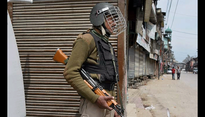 श्रीनगर: गुस्साई भीड़ का पुलिस अधिकारी पर हमला, पीट-पीटकर कर की हत्या