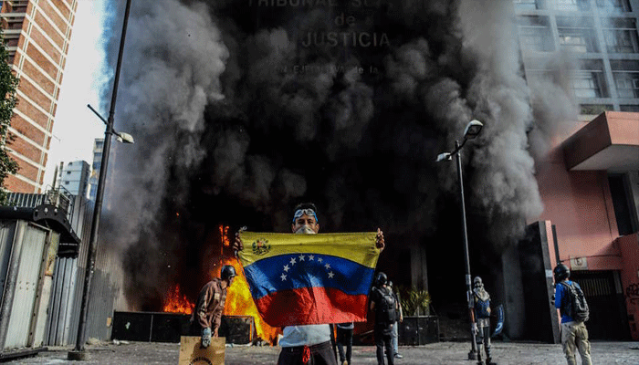 वेनेजुएला में हो रहे सरकार हिंसक विरोध प्रदर्शनों में 73 मरे, हजार से ज्यादा घायल