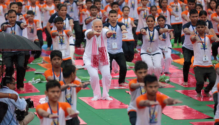 pm modi yoga poses on international yoga day in lucknow