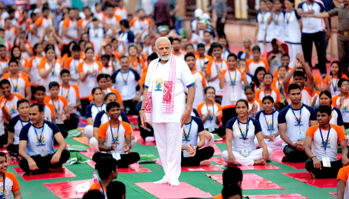 pm modi yoga poses on international yoga day in lucknow