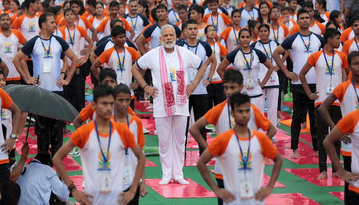 pm modi yoga poses on international yoga day in lucknow