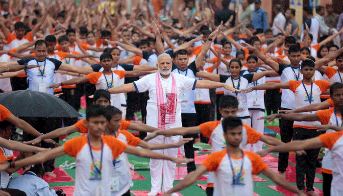 pm modi yoga poses on international yoga day in lucknow