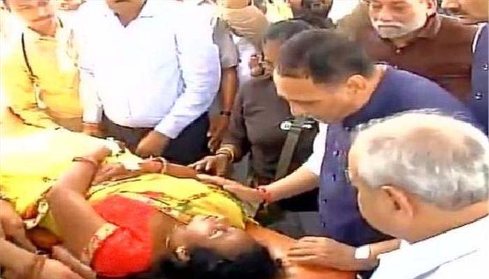 Amarnath Yatra Attack: गुजरात लाया गया श्रद्धालुओं का शव, माहौल हुआ गमगीन